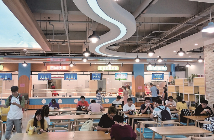 20日，河海大学南京江宁校区一个新食堂于新学期投入运营。王启明摄 视觉江苏网供图