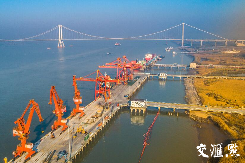 10年"三级跳",泰州港跻身"3亿吨大港"