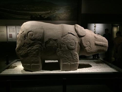 成都出土的秦汉时期石雕犀牛
