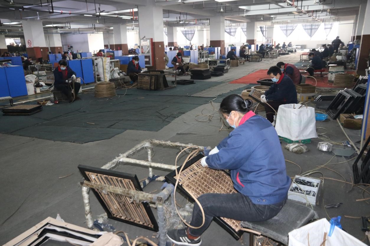 泰州远大家俬有限公司编藤车间工会小组