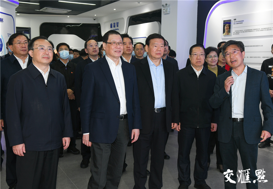 娄勤俭书记、吴政隆省长陪同湖北省党政代表团考察图灵人工智能研究院