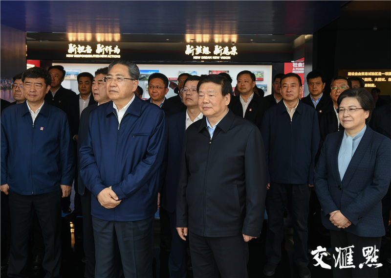 娄勤俭陪同安徽省党政代表团考察南京江北新区市民中心 娄勤俭陪同安徽省党政代表团考察南京江北新区市民中心