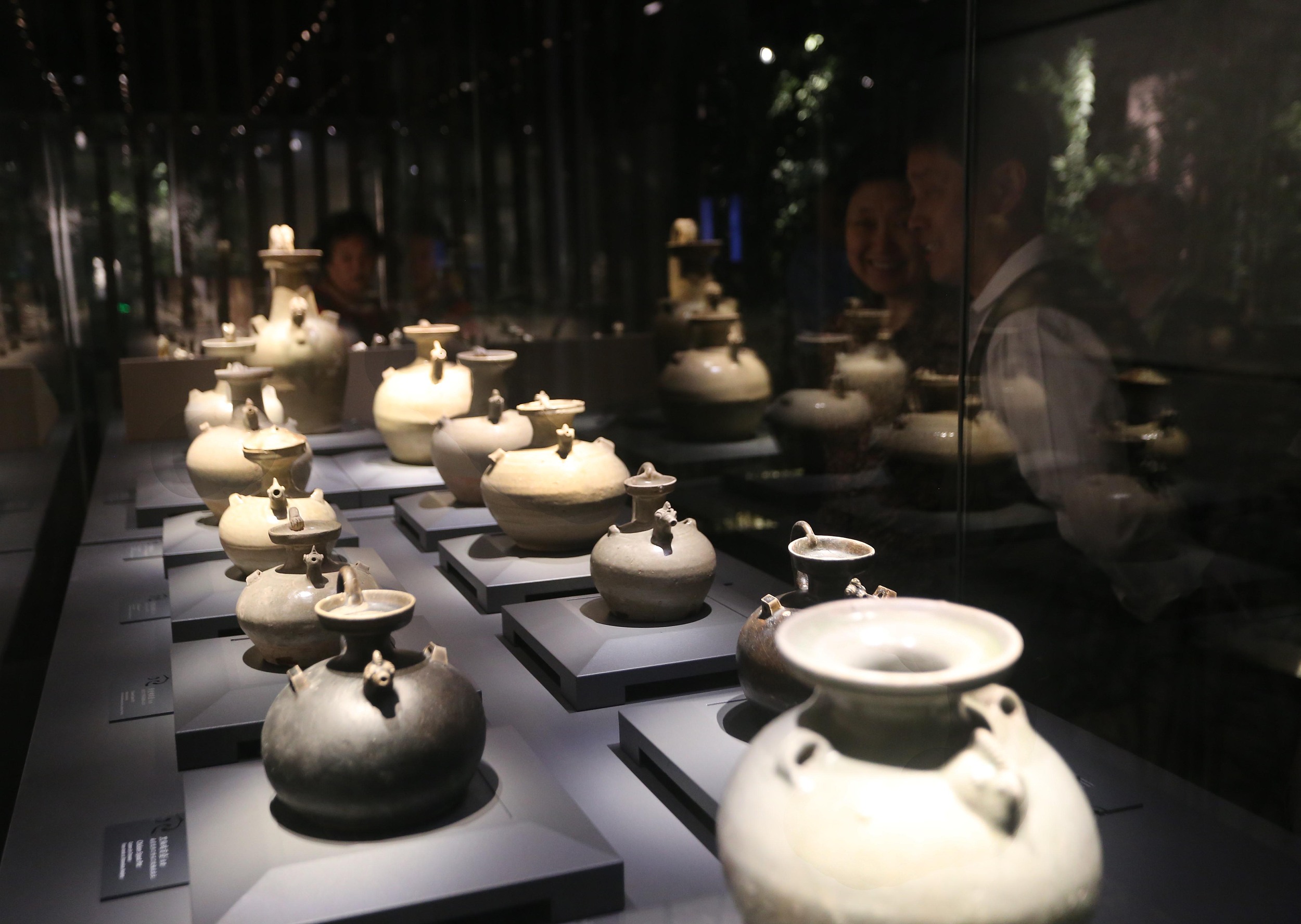 六朝博物馆展出的大量文物 视觉中国 供图
