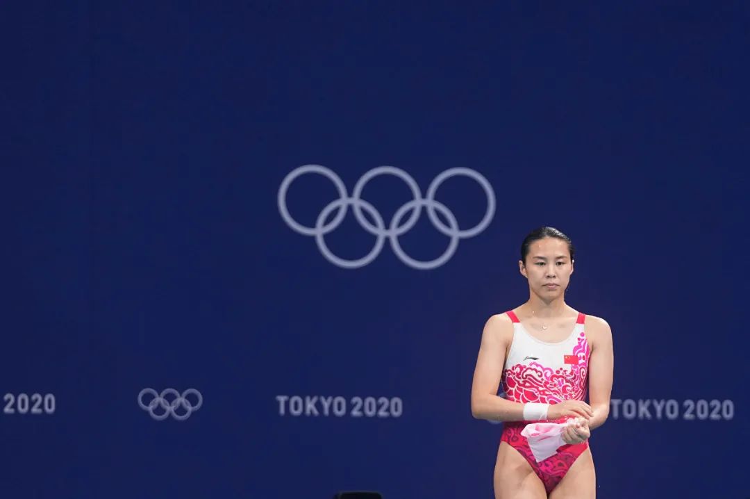 中国选手王涵在比赛中。