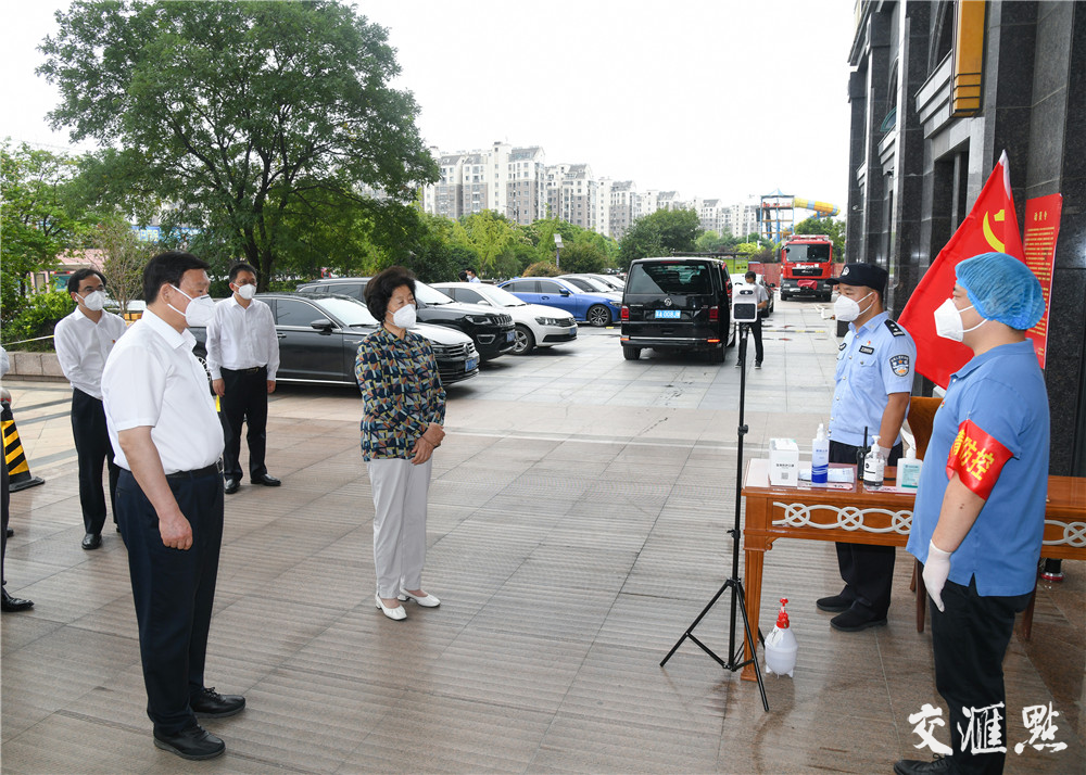 孙春兰在扬州广陵经济开发区明发大酒店集中医学观察点调研。