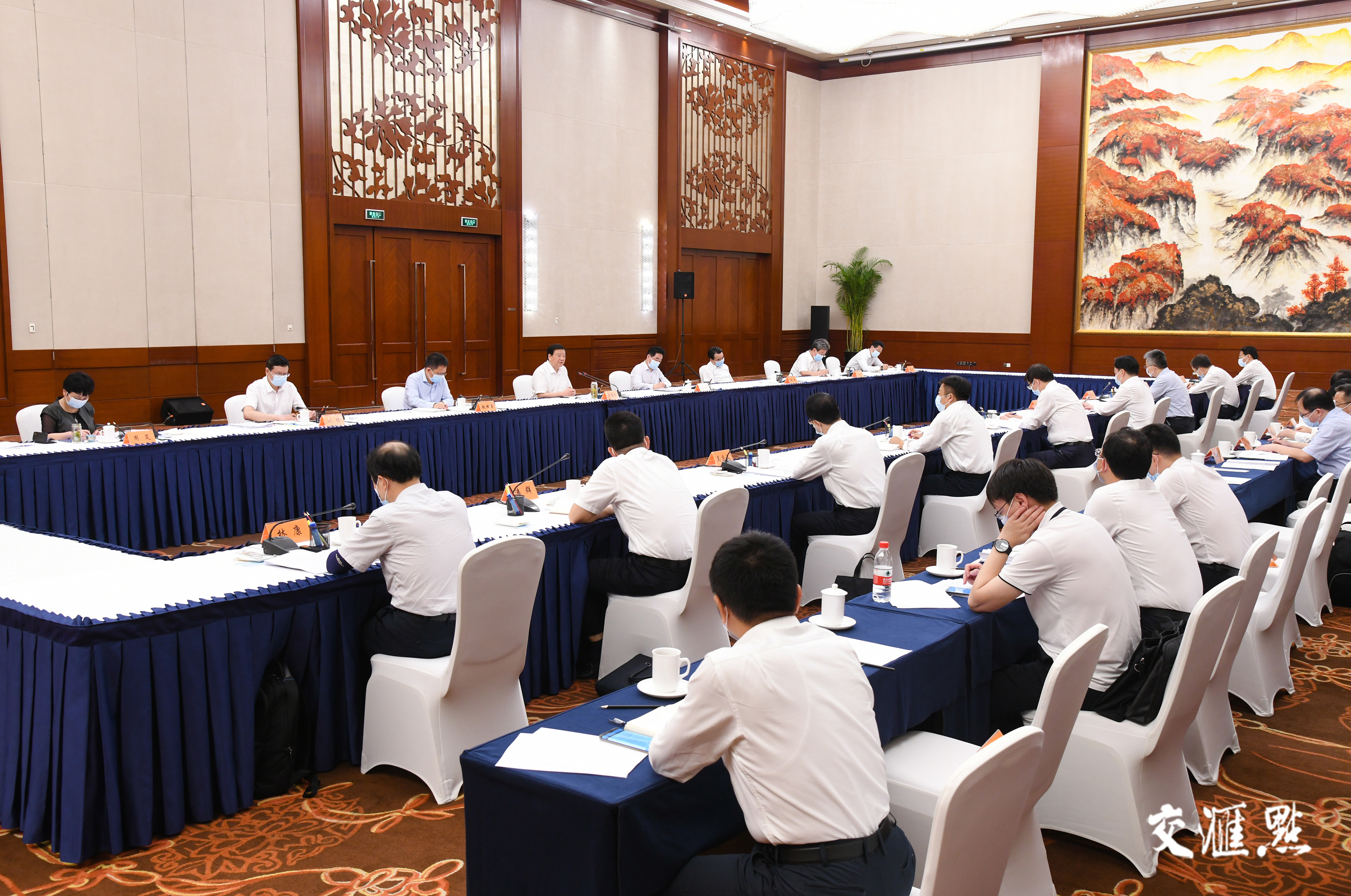 娄勤俭主持召开苏南现代化建设座谈会