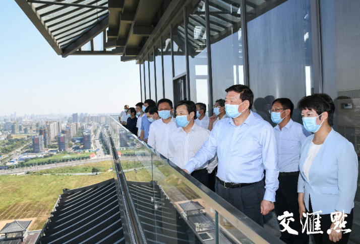 娄勤俭考察扬州三湾生态文化公园。