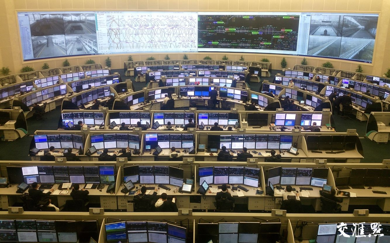 中国铁路上海局集团有限公司调度指挥中心。 许文峰 摄