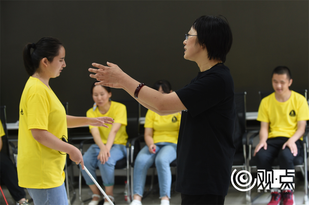 学生正在学习生涯规划课程。