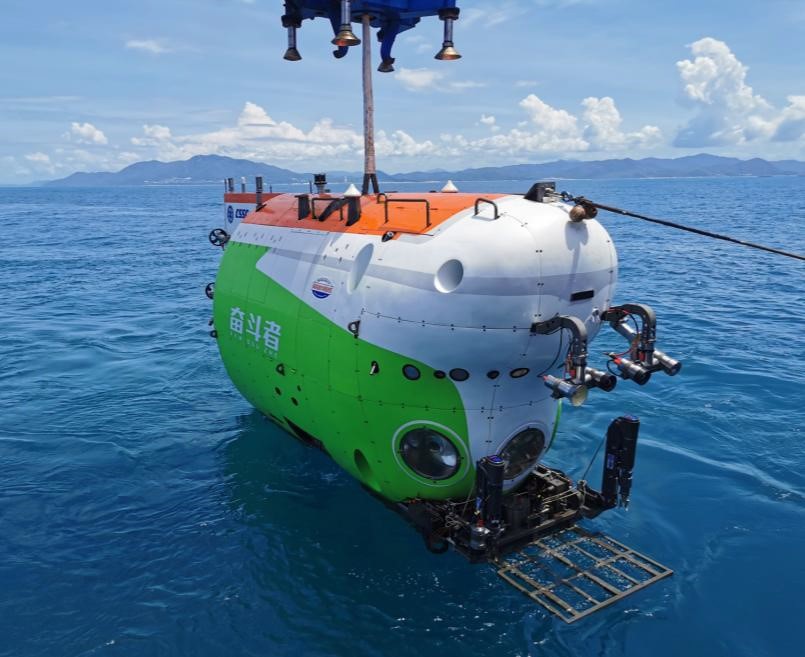 2020年11月，“奋斗者”号载人潜水器在西太平洋马里亚纳海沟海域完成全部万米海试任务并创造10909米的中国载人深潜新纪录。该项目以无锡中国船舶集团第702研究所为总体单位，于2016年正式立项，以“蛟龙”号、“深海勇士”号载人潜水器的科研团队为主承担研发任务。