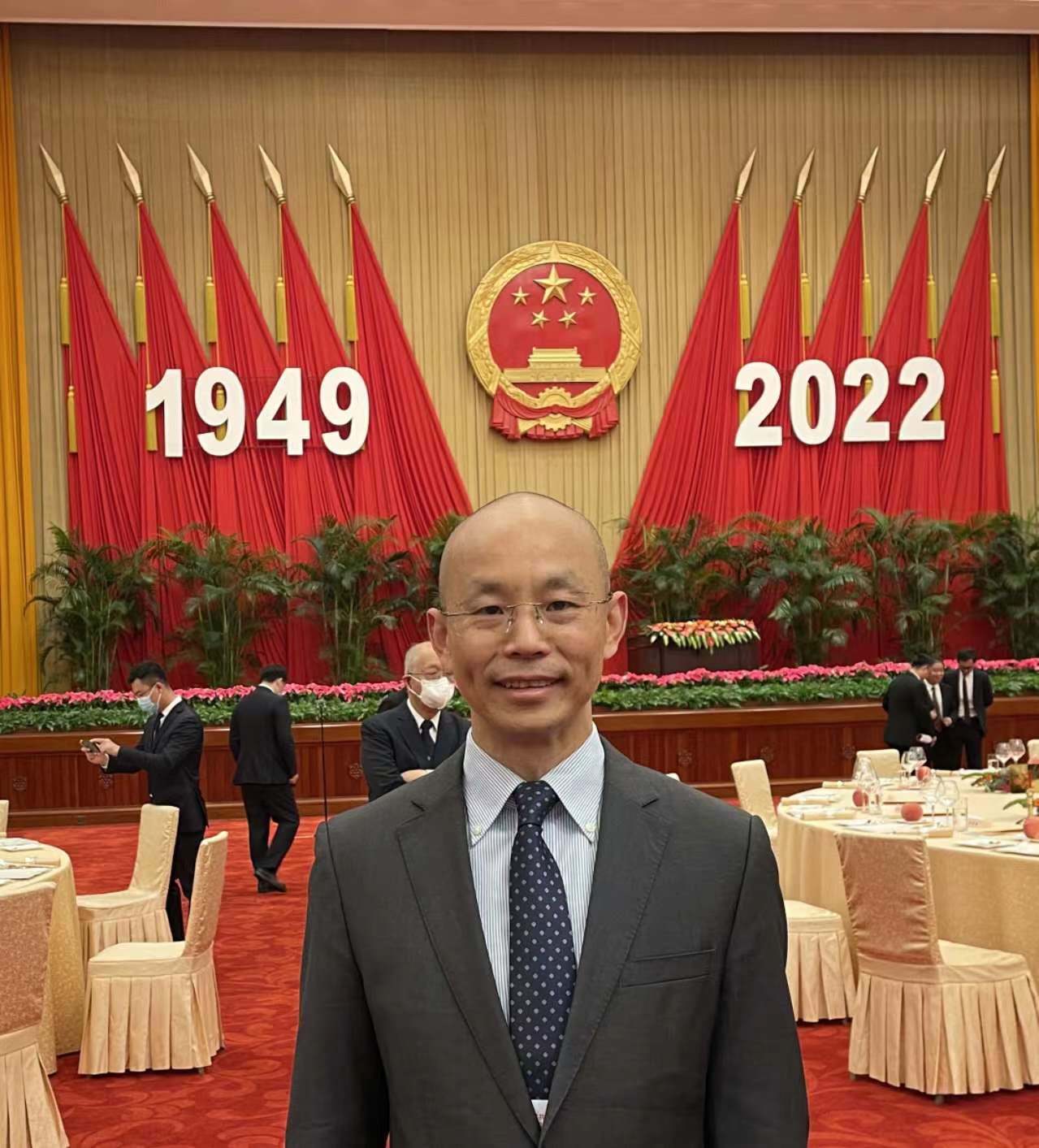 2022年，王然应邀赴北京参加国庆招待会。