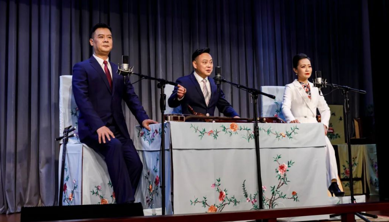 点击图片观看演出 点击图片观看演出