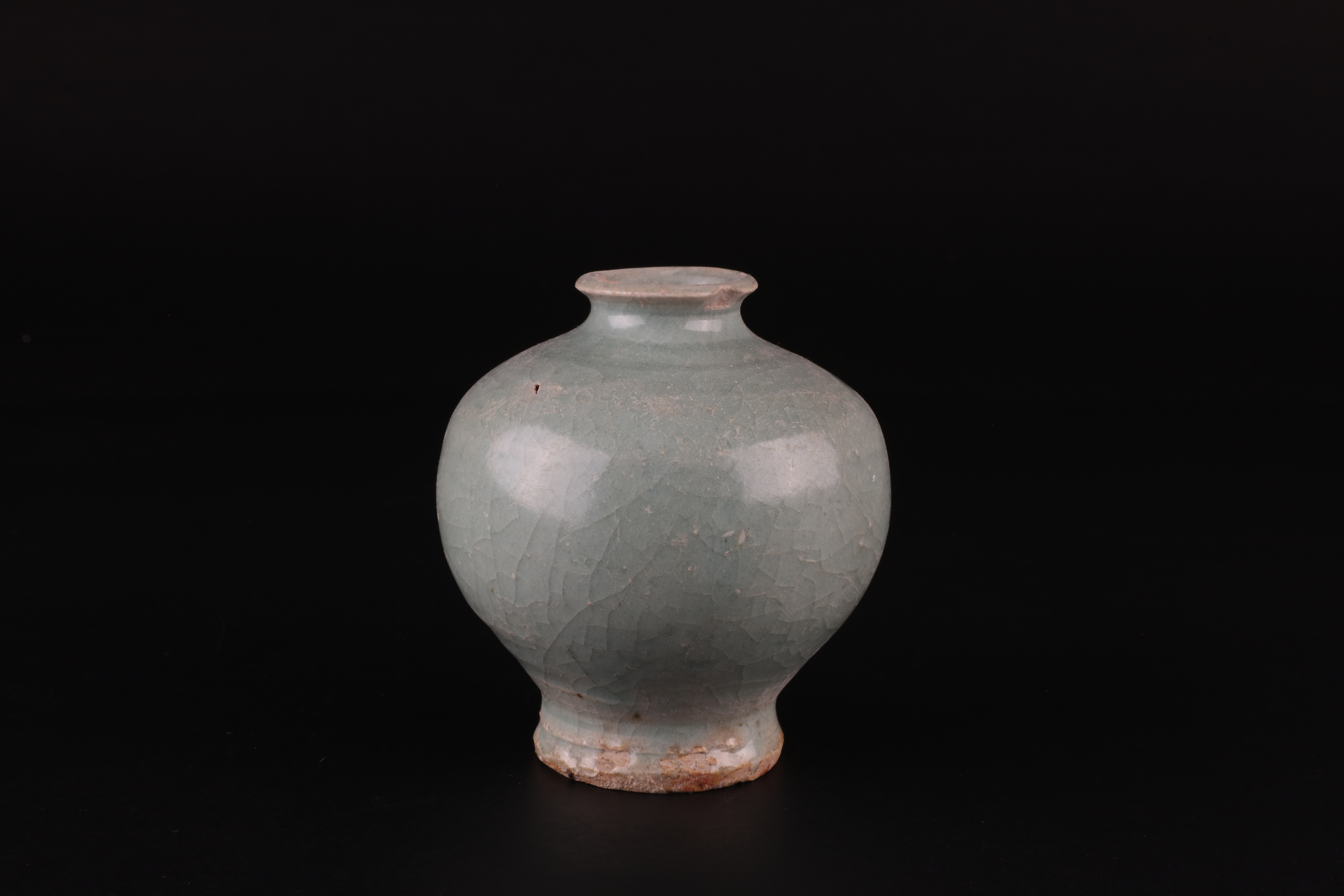 下邳故城遗址上发现的青瓷瓶。 下邳故城遗址考古队 供图