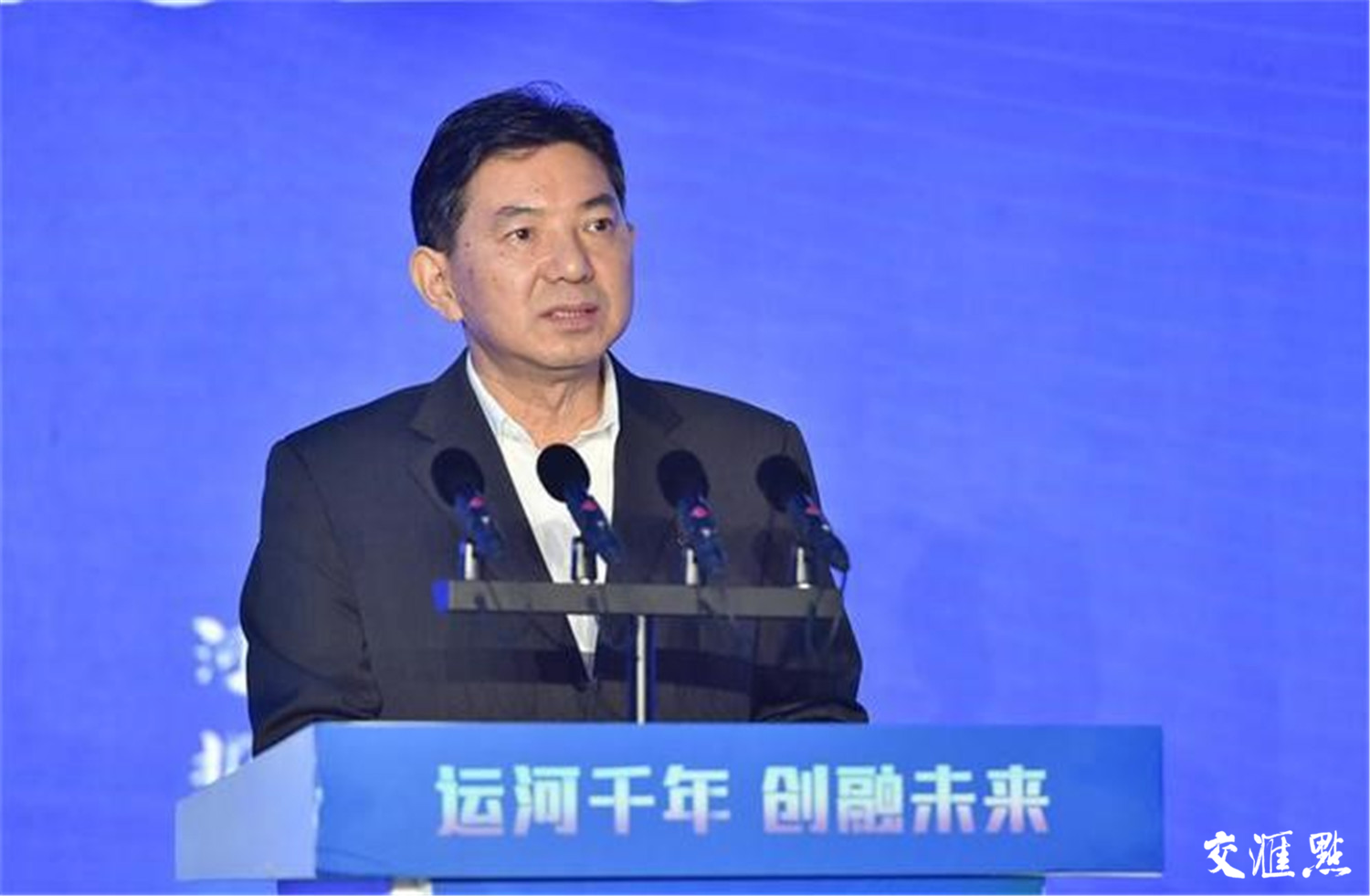 经济日报社社长兼总编辑郑庆东