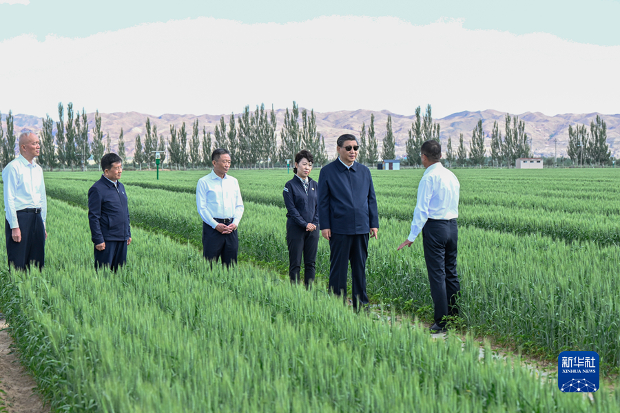 6��5����6�գ��й���������ǡ�������ϯ�������ί��ϯϰ��ƽ�����ɹŰ����׶����죬�������ٿ���ǿ��Į���ۺϷ��κ��ƽ������������ص���̬���̽�����̸�ᡣ����5�����磬ϰ��ƽ��λ�������غ��ϰ����ִ�ũҵʾ��԰�����졣�»������ ��� ��