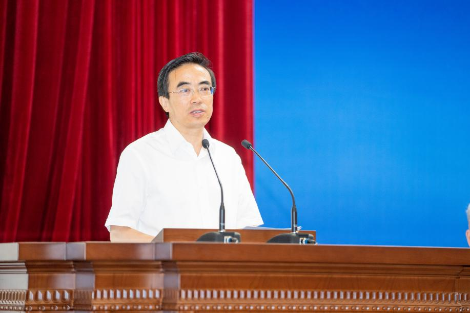 图为中国残联党组成员、副主席、副理事长程凯在2023年国家通用盲文技能邀请赛开幕式上讲话