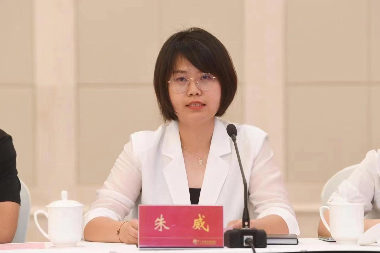 新华日报社交汇点执行总监朱威作交流发言