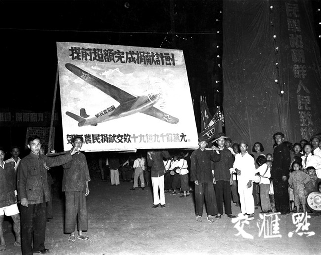 �Ͼ�ũ����ס��Ͼ�ũ��š�ս����һ�ܣ�ͼΪ����̧�����������е��龰���»��ձ��������