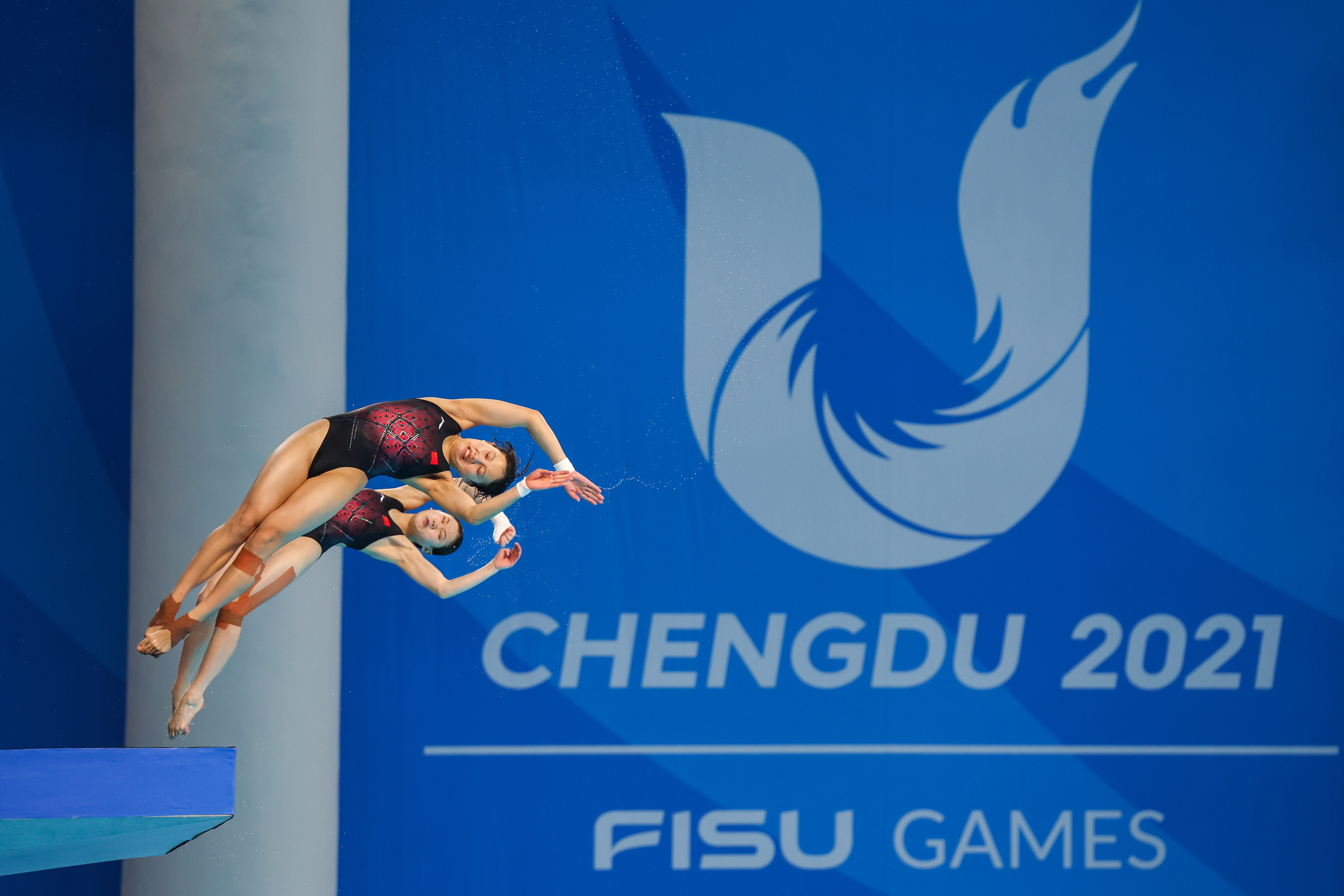 女子双人10米跳水图片
