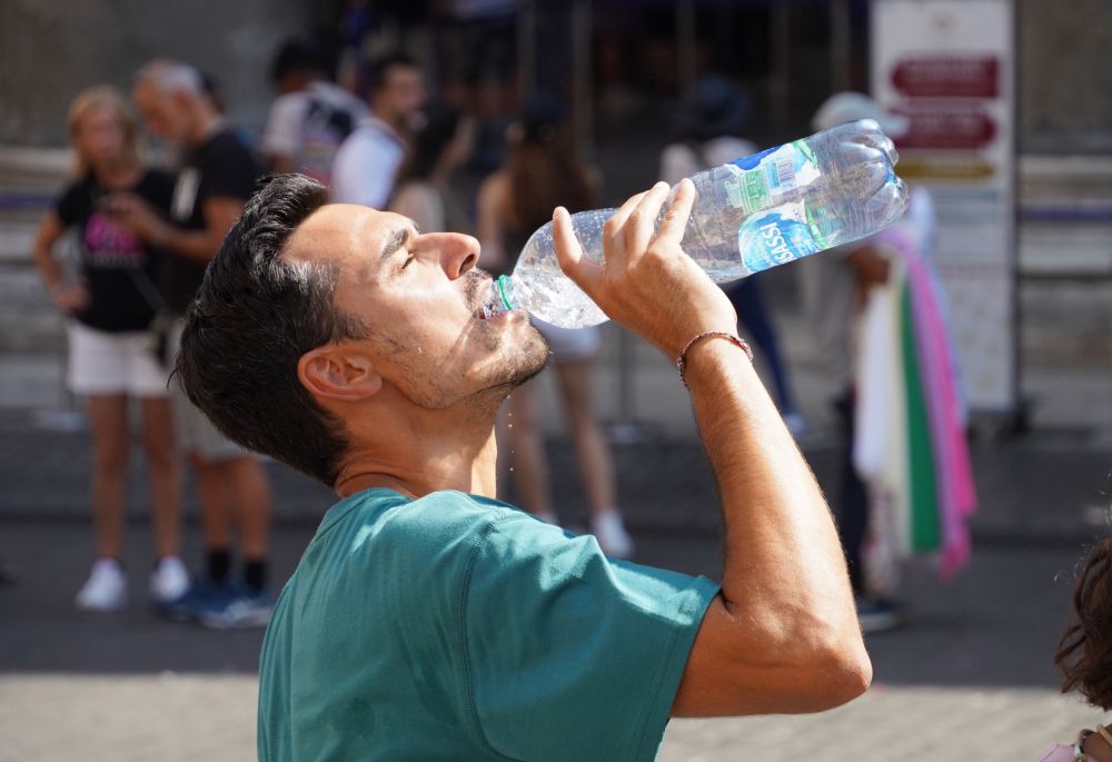 8��22�գ�һ�������������������ͷ��ˮ�����գ�������������԰����׶��������ڵ�16�����з������º�ɫԤ�����»�����߽���������