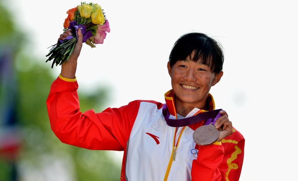 2012��8��11�գ�����ʲ�����콱̨�ϡ����գ����׶ذ��˻�Ů��20���ﾺ�߱����У��й�ѡ������ʲ����1Сʱ25��16��ĳɼ����ͭ�ơ��»�����߸�ɣ������