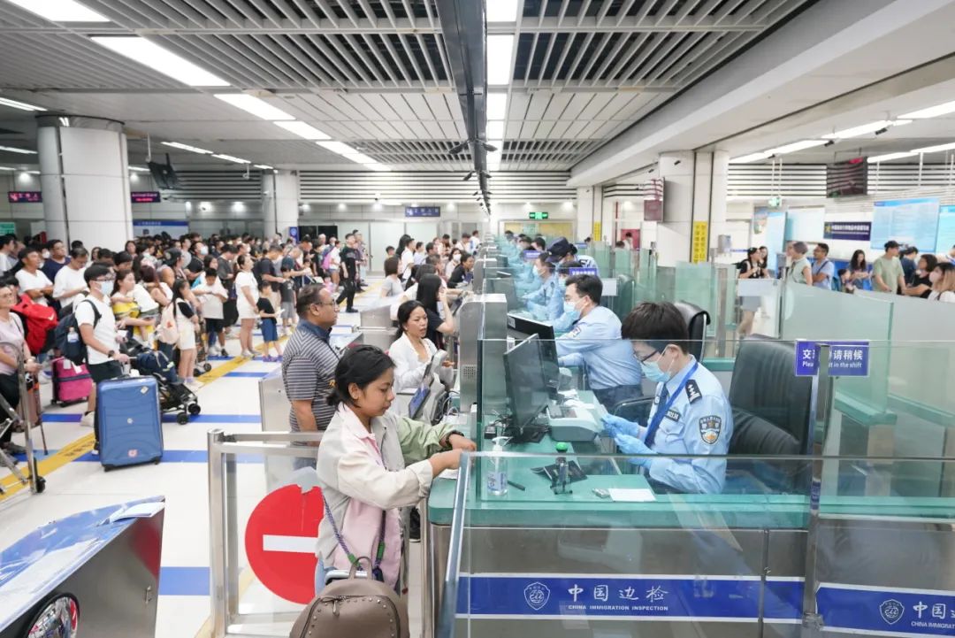 ���ڱ߼���վ������߼�վ�������ͨ����ȷ���ÿ͸�Чͨ�ء�