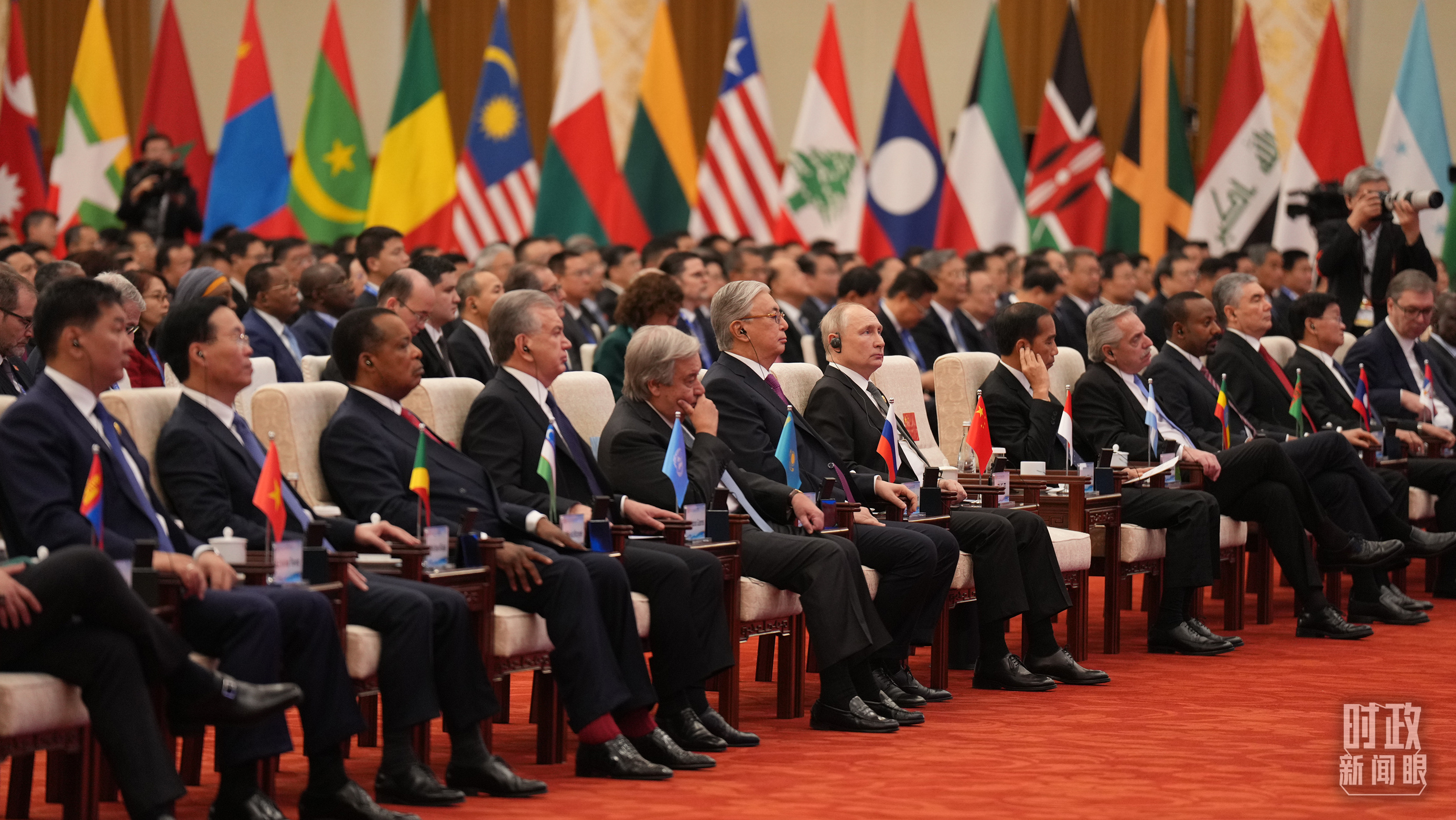 ��18�����磬�ⷽ�쵼���ڿ�Ļʽ������ϰ��ƽ��ϯ��ּ�ݽ�������̨�������������㣩