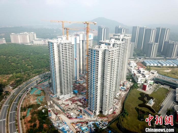 广州一在建楼盘。 范少鹏 摄 广州一在建楼盘。 范少鹏 摄