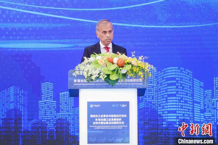 联合国驻华协调员常启德发表演讲。 联合国驻华协调员常启德发表演讲。