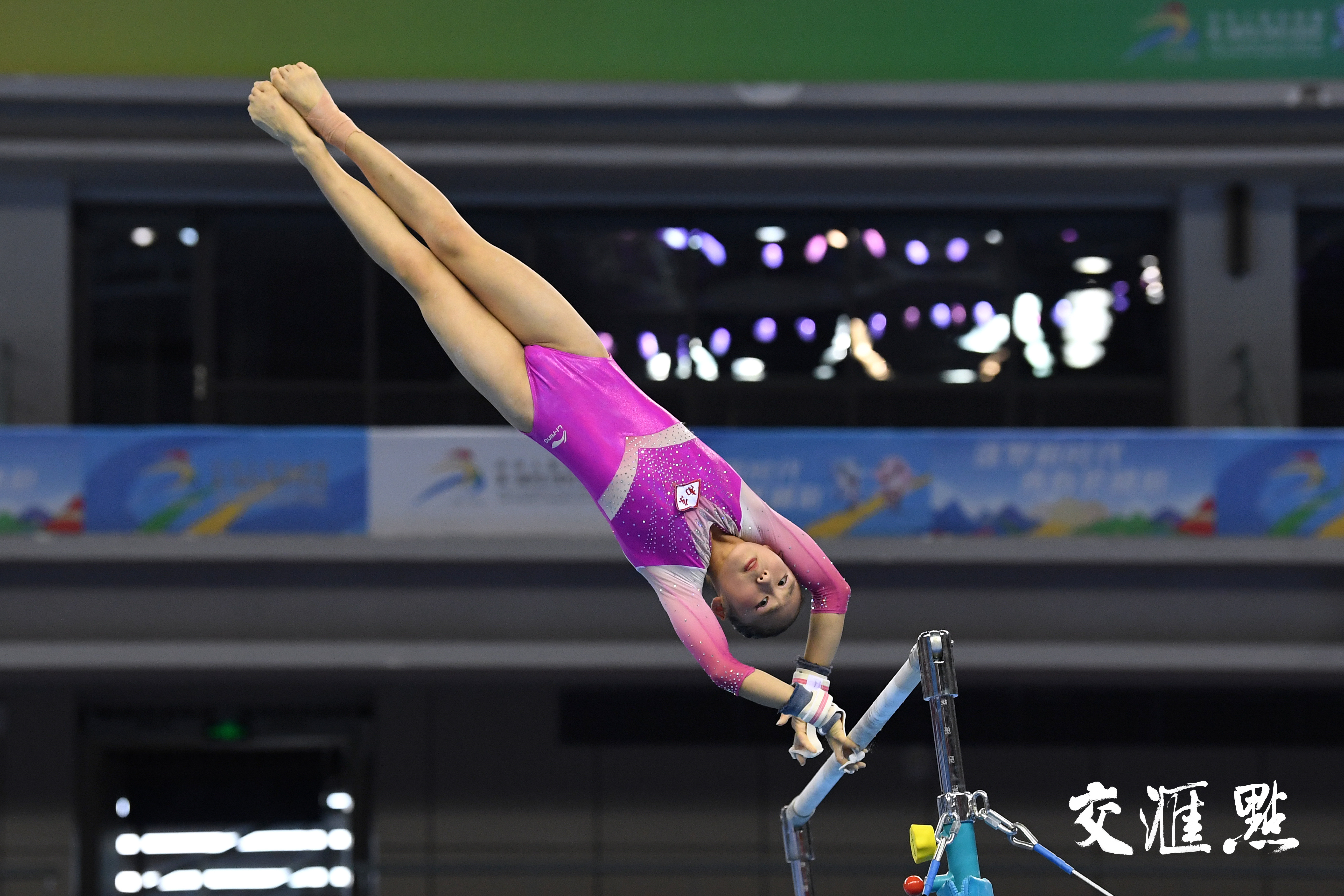 学青会体操女子团体比赛在南宁举行