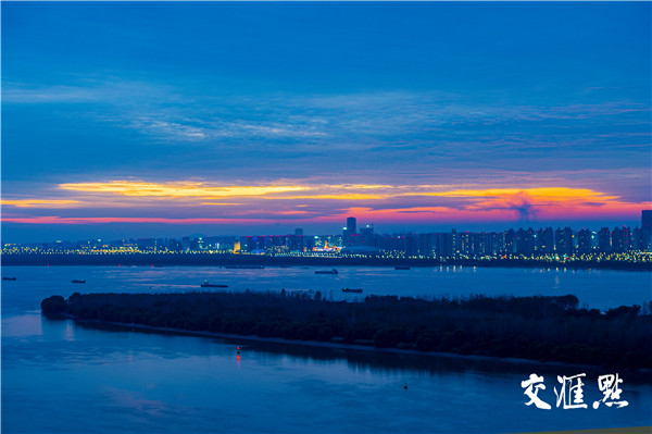 南京晚霞浸染美翻天际