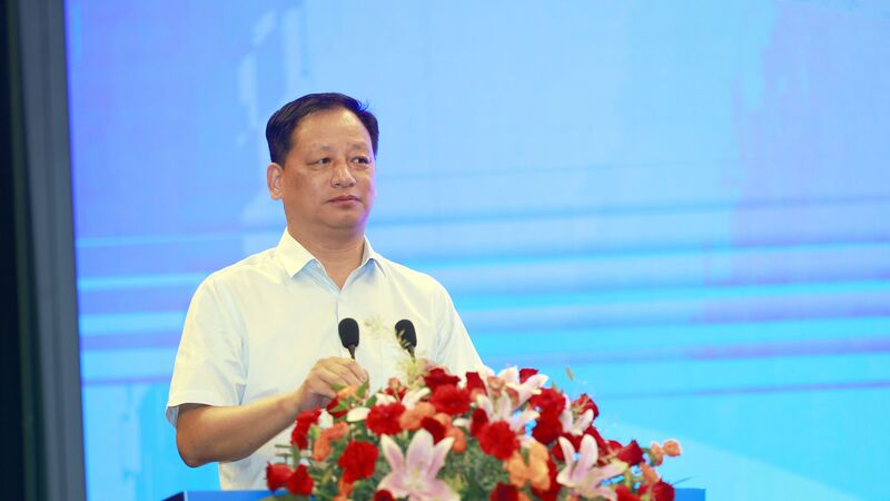 南京市教育局副局长潘东标宣布大赛闭幕。