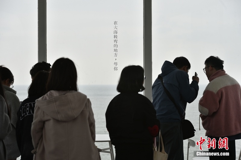 图为“东海1号”上的咖啡馆。<a target='_blank' href='/' >中新网</a>记者 李骏 摄 图为“东海1号”上的咖啡馆。<a target='_blank' href='/' >中新网</a>记者 李骏 摄