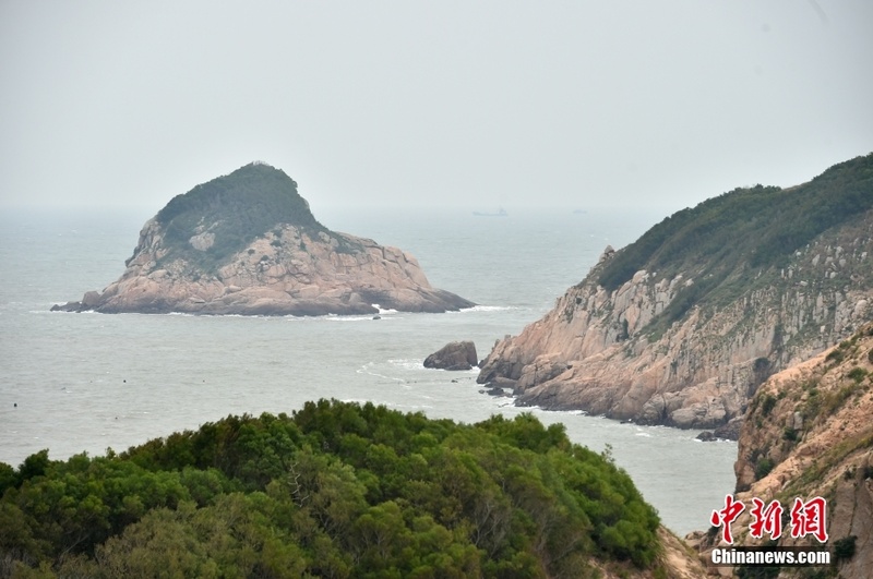 图为“东海1号”沿途的海滨风景。<a target='_blank' href='/' >中新网</a>记者 李骏 摄 图为“东海1号”沿途的海滨风景。<a target='_blank' href='/' >中新网</a>记者 李骏 摄