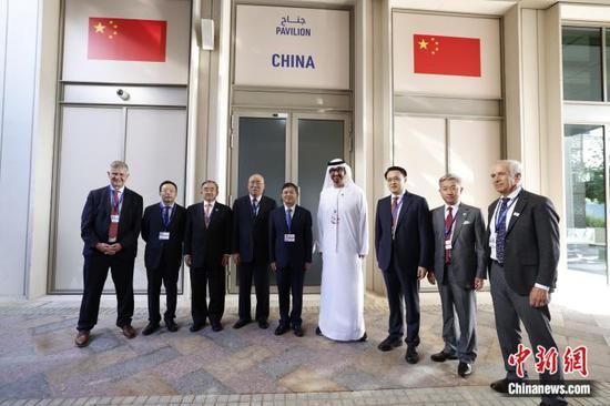 Group photo of attendees at the COP 28 Side Event on Ecological Civilization and Beautiful China Practice on Nov. 30 in Dubai, the United Arab Emirates(Photo: China News Service/ Han Haidan)