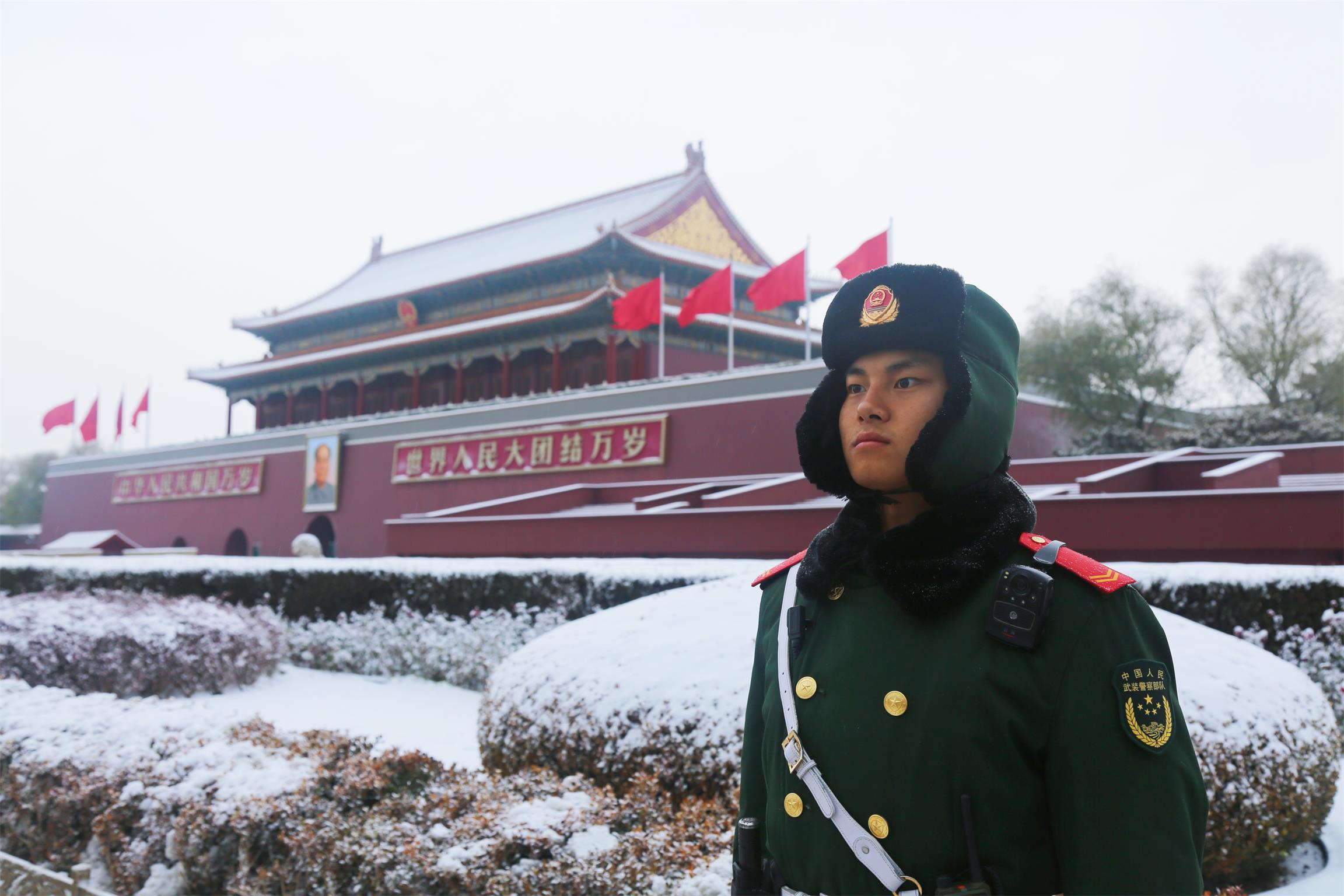 国宝大红袍武警站岗图片