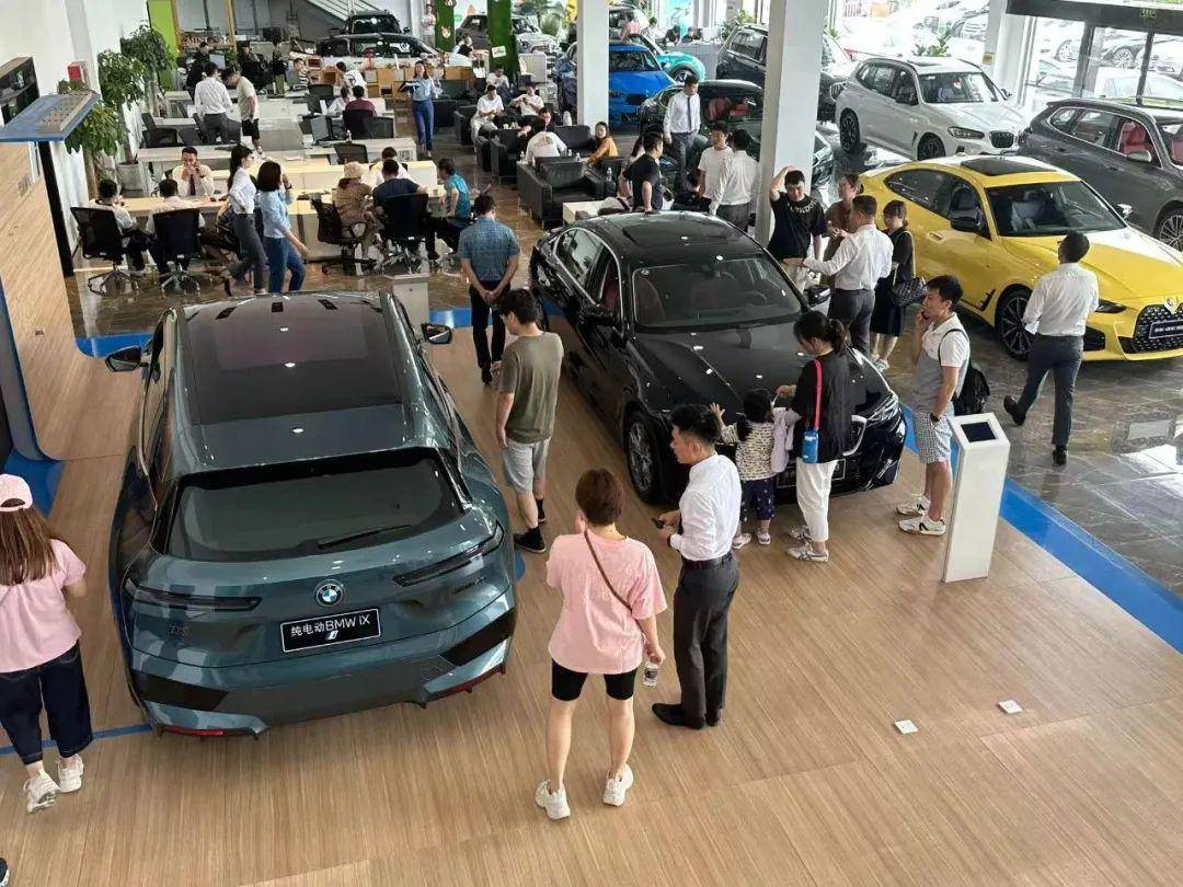 南京发放汽车消费补贴，带动4S店客流、销量增长。南京日报/紫金山新闻记者 黄琳燕 摄