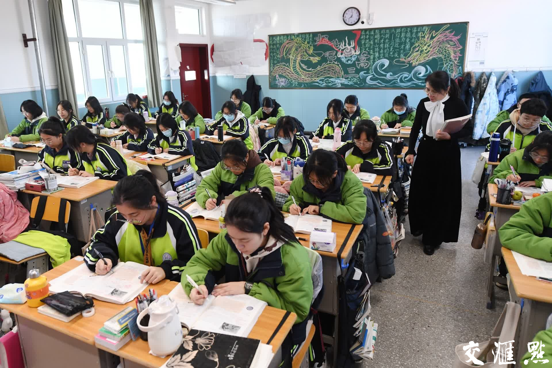 自2010年国家新一轮对口支援新疆工作开展以来，镇江市累计投入援疆资金超6亿元，实施学校建设项目31个，实现基层团场学前教育+义务教育全覆盖。新华日报交汇点记者 万程鹏 摄
