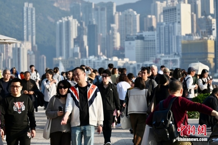 2024年伊始,大批旅客来到香港旅游。<a target='_blank' href='/'>中新社</a>记者 李志华 摄 2024年伊始,大批旅客来到香港旅游。<a target='_blank' href='/'>中新社</a>记者 李志华 摄