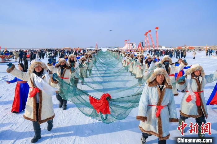 新疆冬捕节图片