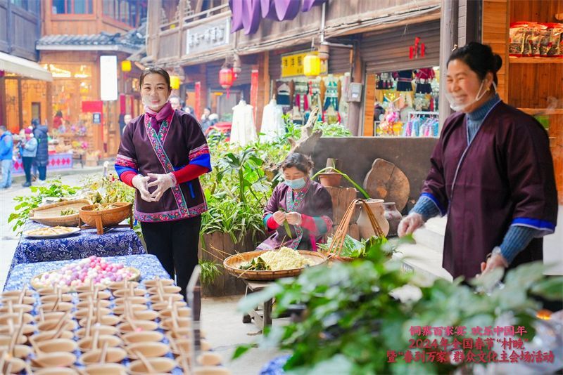 新春走基层丨在中国最大的侗寨看“村晚”、吃百家宴,唱响美好山乡 新春走基层丨在中国最大的侗寨看“村晚”、吃百家宴,唱响美好山乡