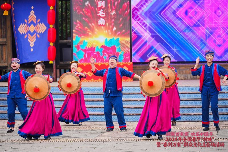 新春走基层丨在中国最大的侗寨看“村晚”、吃百家宴,唱响美好山乡 新春走基层丨在中国最大的侗寨看“村晚”、吃百家宴,唱响美好山乡