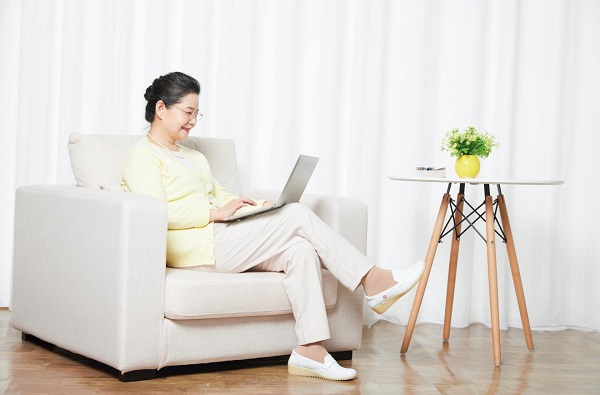 聚焦新老人新需求千尺学堂在线课程充实银发族精神生活