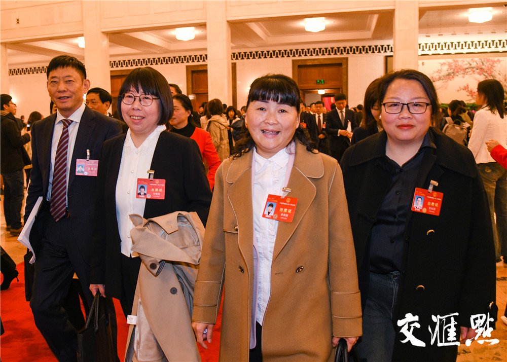 3月5日，第十四届全国人民代表大会第二次会议在北京人民大会堂开幕。近3000名全国人大代表肩负人民重托，齐聚首都、共商国是，为推进中国式现代化贡献智慧和力量。新华日报·交汇点记者 肖勇 万程鹏 摄