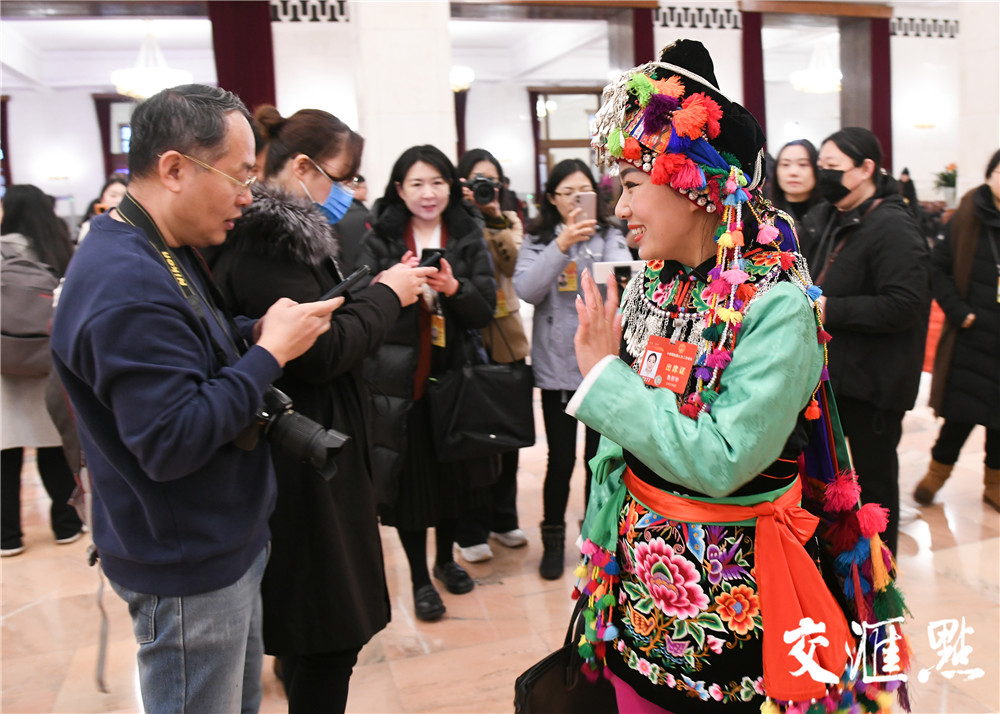 3月5日，第十四届全国人民代表大会第二次会议在北京人民大会堂开幕。近3000名全国人大代表肩负人民重托，齐聚首都、共商国是，为推进中国式现代化贡献智慧和力量。新华日报·交汇点记者 肖勇 万程鹏 摄