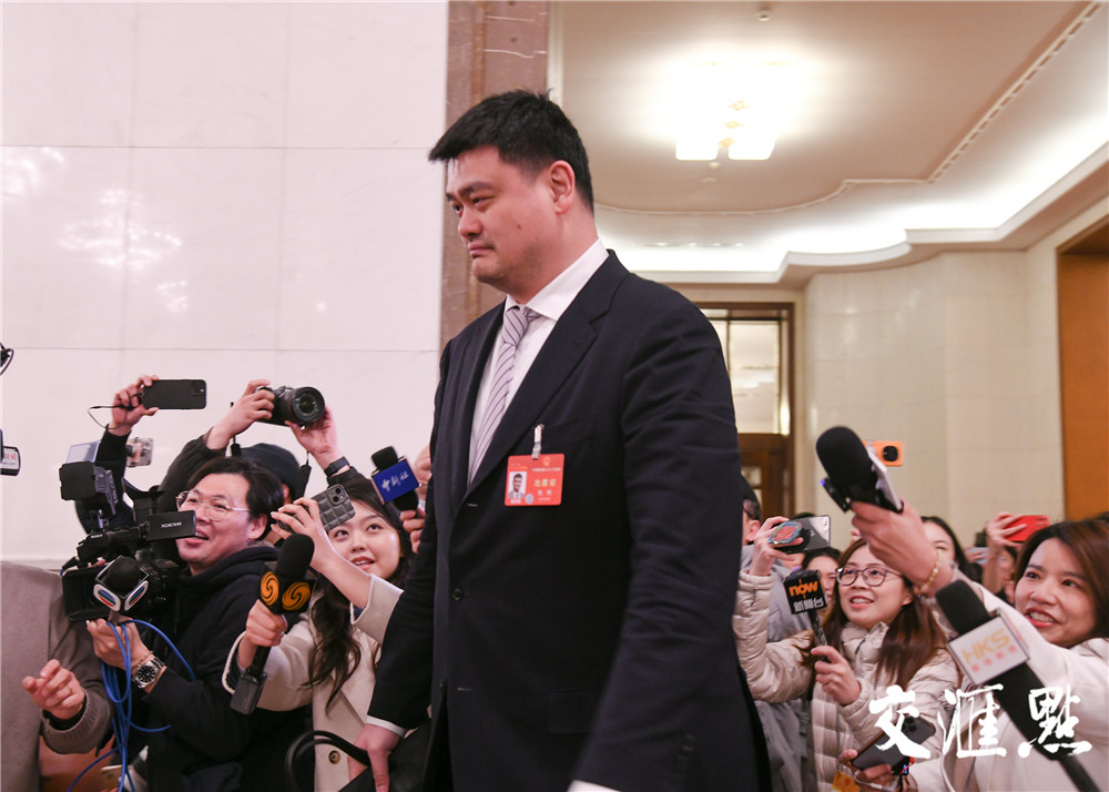 3月5日，第十四届全国人民代表大会第二次会议在北京人民大会堂开幕。近3000名全国人大代表肩负人民重托，齐聚首都、共商国是，为推进中国式现代化贡献智慧和力量。新华日报·交汇点记者 肖勇 万程鹏 摄