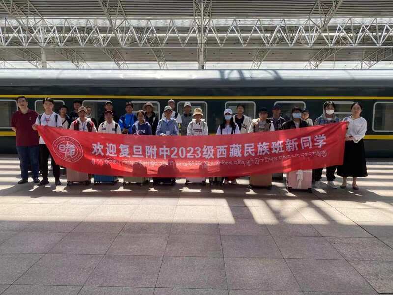 1709605248620629.jpg?x-oss-process=style/w10 民族办老师在上海火车站迎接2023级高一新生.jpg?x-oss-process=style/w10