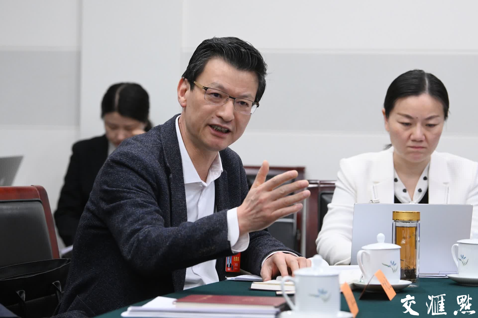 3月9日，十四届全国人大二次会议江苏代表团举行小组会议，审议最高人民法院工作报告、最高人民检察院工作报告。
新华日报交汇点记者 肖勇 万程鹏 摄