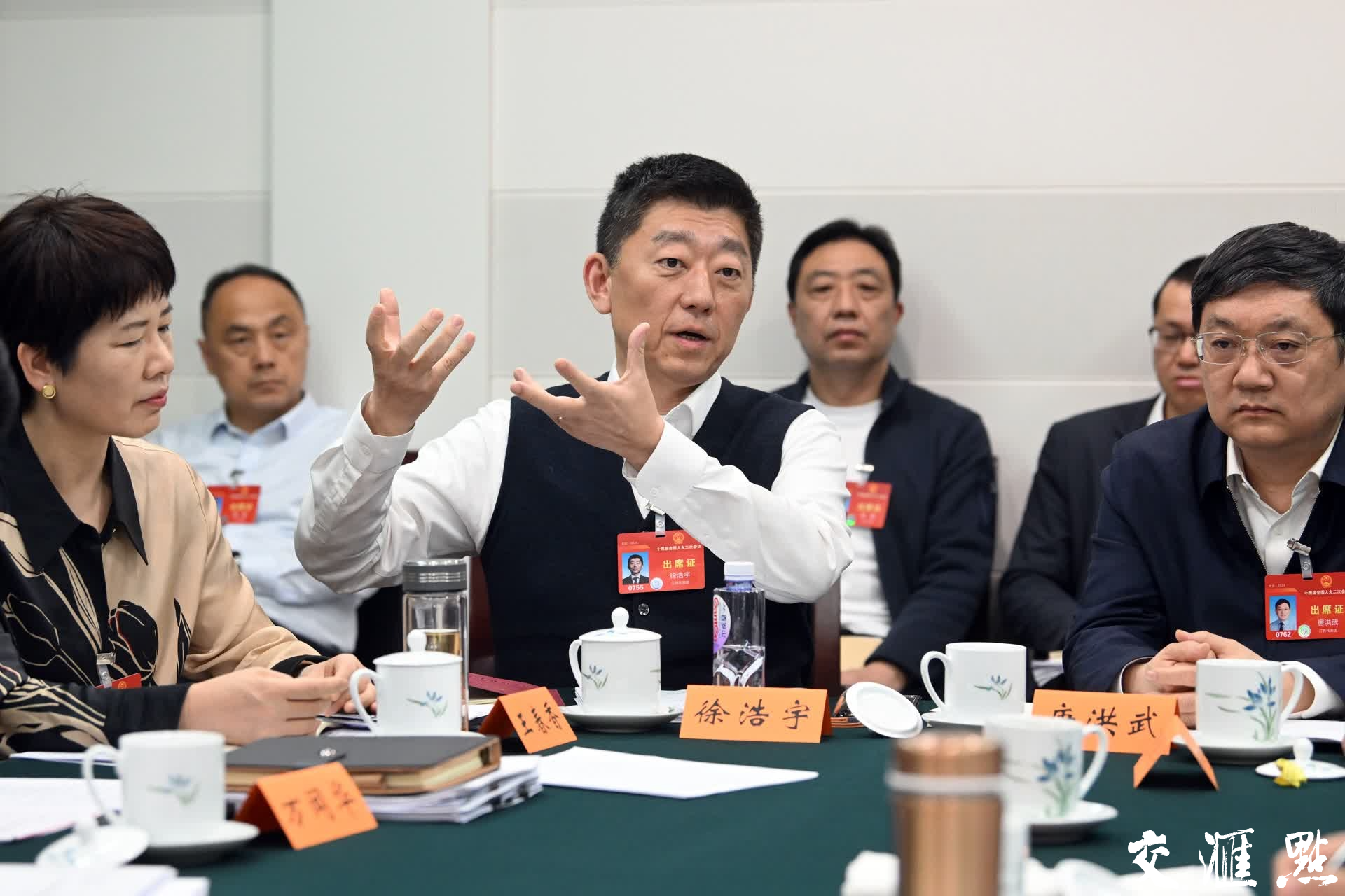 3月9日，十四届全国人大二次会议江苏代表团举行小组会议，审议最高人民法院工作报告、最高人民检察院工作报告。
新华日报交汇点记者 肖勇 万程鹏 摄