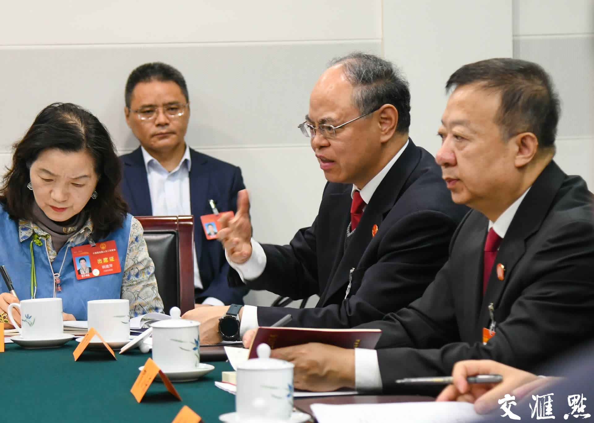 3月9日，十四届全国人大二次会议江苏代表团举行小组会议，审议最高人民法院工作报告、最高人民检察院工作报告。
新华日报交汇点记者 肖勇 万程鹏 摄